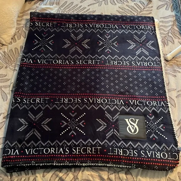 Victoria Secret Cozy Plush Blanket - Picture 3 of 4